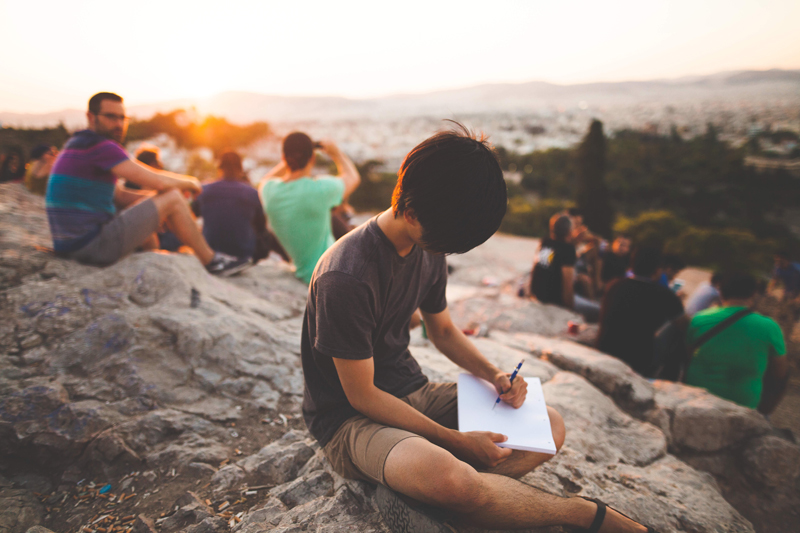 man sketching outdoors - painting dreamscapes - pexels